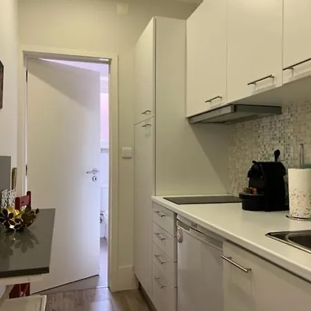 Fantastic 1 Bedroom At Roma Avenue - 1b * ליסבון